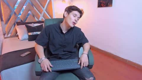 Snapshot of kraven_lust chatting on October 1, 2025, 2:50 am Kraven online show from October 1, 2025, 2:50 am