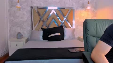 Snapshot of kraven_lust chatting on December 17, 2025, 3:01 am Kraven online show from December 17, 2025, 3:01 am