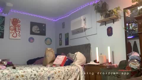 Snapshot of kreamyk420 chatting on December 23, 2025, 7:17 am kreamyk420 online show from December 23, 2025, 7:17 am