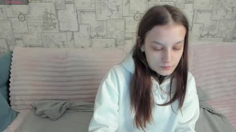 kris_doeil online show from May 17, 2026, 2:09 am