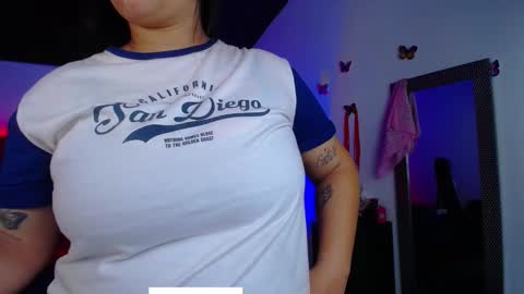 kriss_sweetboobs online show from November 16, 2025, 10:54 am