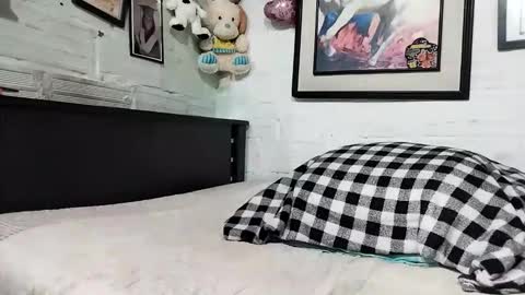 krisstal703358 online show from October 20, 2025, 5:24 pm