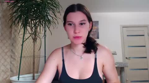 Snapshot of kristal89 chatting on August 1, 2026, 12:32 am kristal89 online show from August 1, 2026, 12:32 am