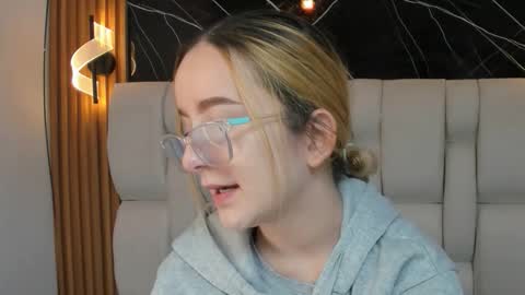 kristal online show from December 4, 2025, 11:30 am