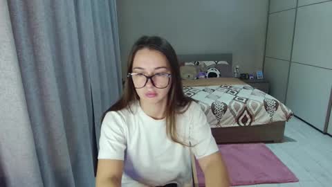 twitter    Annemarye 23 online show from September 17, 2025, 6:15 am