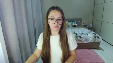 twitter    Annemarye 23 online show from October 26, 2025, 7:58 am