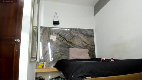 Kristel  online show from November 19, 2025, 12:05 pm