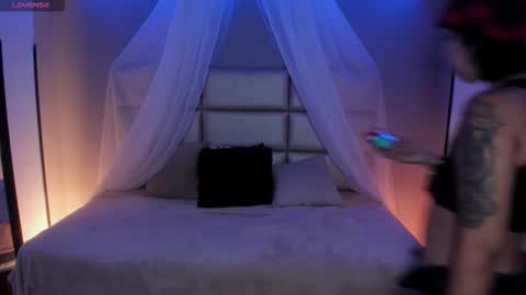 Snapshot of kristen_kassi chatting on September 29, 2025, 12:43 pm Kristen online show from September 29, 2025, 12:43 pm