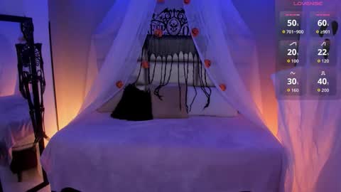 Snapshot of kristen_kassi chatting on October 16, 2025, 10:00 pm Kristen online show from October 16, 2025, 10:00 pm