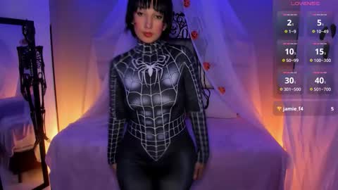 Snapshot of kristen_kassi chatting on October 17, 2025, 6:54 pm Kristen online show from October 17, 2025, 6:54 pm