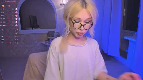 kristialsoopp online show from April 7, 2026, 6:52 pm
