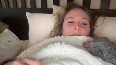 Snapshot of kristicutiez chatting on December 6, 2024, 9:35 pm Kristi 3 online show from December 6, 2024, 9:35 pm