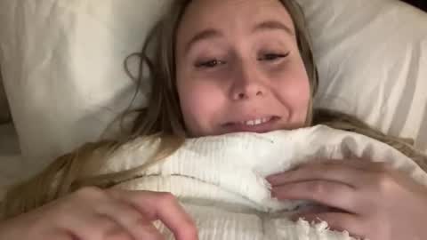 Snapshot of kristicutiez chatting on December 13, 2024, 12:20 am Kristi 3 online show from December 13, 2024, 12:20 am