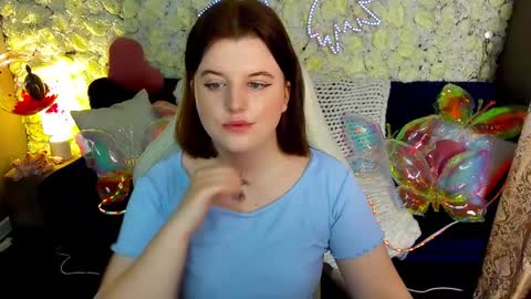 Snapshot of kristifoxy chatting on April 1, 2026, 5:52 am kristifoxy online show from April 1, 2026, 5:52 am