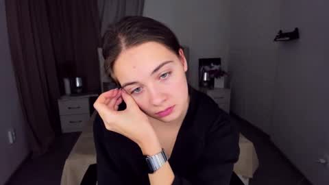 Snapshot of kristinalevis chatting on December 18, 2024, 7:52 pm Kristina online show from December 18, 2024, 7:52 pm