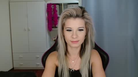 KristineAmore online show from October 28, 2025, 3:58 pm