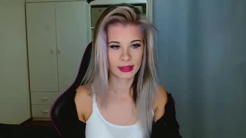 KristineAmore online show from January 14, 2026, 7:14 am