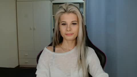 KristineAmore online show from April 17, 2026, 6:38 am