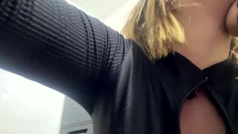 Kristtal  online show from November 9, 2025, 7:06 am