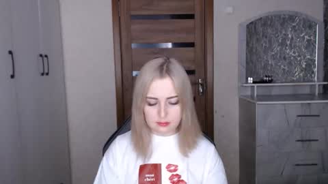 Snapshot of kristy_fran chatting on January 13, 2026, 8:14 pm Kristy online show from January 13, 2026, 8:14 pm