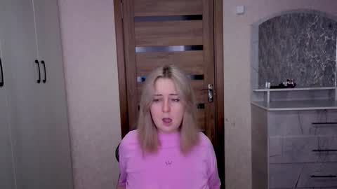 Snapshot of kristy_fran chatting on February 10, 2026, 10:14 pm Kristy online show from February 10, 2026, 10:14 pm