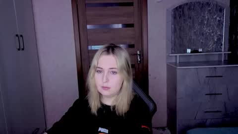 Snapshot of kristy_fran chatting on February 22, 2026, 10:52 pm Kristy online show from February 22, 2026, 10:52 pm