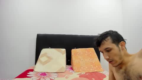 Zoe  Andrew online show from October 14, 2025, 12:55 am