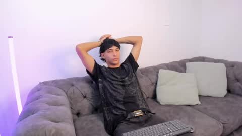 Snapshot of kroywave chatting on May 14, 2026, 3:35 am Kroy Wave Muscle Tattoos Latino online show from May 14, 2026, 3:35 am