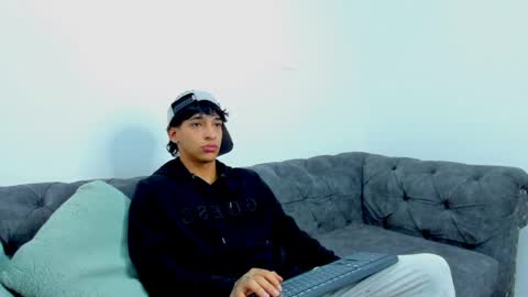 Snapshot of kroywave chatting on May 29, 2026, 4:10 am Kroy Wave Muscle Tattoos Latino online show from May 29, 2026, 4:10 am