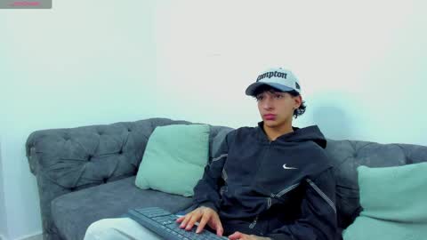 Snapshot of kroywave chatting on June 1, 2026, 3:41 am Kroy Wave Muscle Tattoos Latino online show from June 1, 2026, 3:41 am