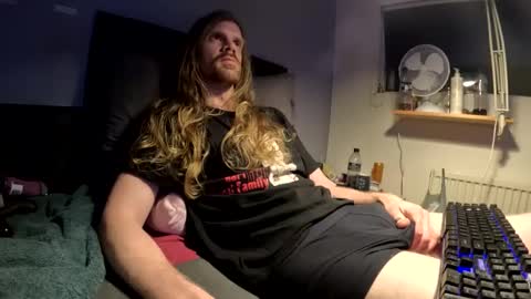 Krullz online show from December 1, 2025, 8:14 pm