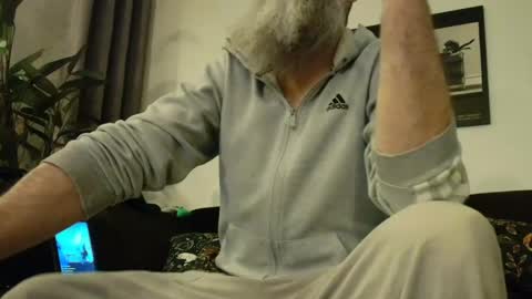 krummersaebel online show from April 15, 2026, 7:58 pm