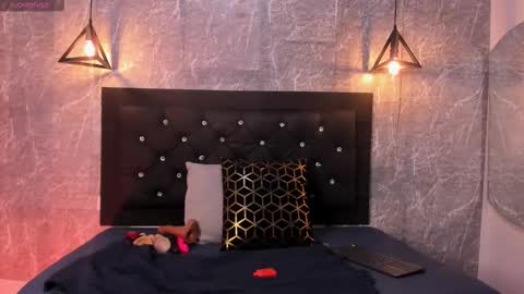 Kystal Taylor online show from November 22, 2025, 11:42 am