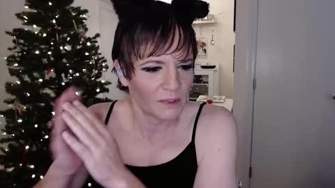 Snapshot of ktrichards77 chatting on November 15, 2025, 5:27 am Cait online show from November 15, 2025, 5:27 am