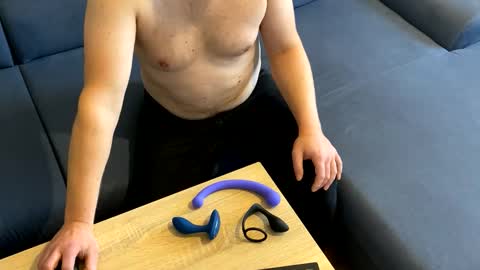 Tony online show from November 28, 2025, 9:01 am