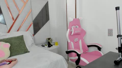 Snapshot of kuitty_sara chatting on October 20, 2025, 12:16 pm SARA online show from October 20, 2025, 12:16 pm