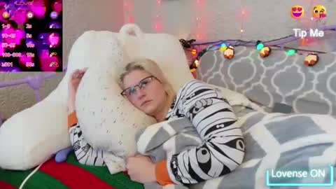 Samantha online show from November 4, 2025, 2:27 pm