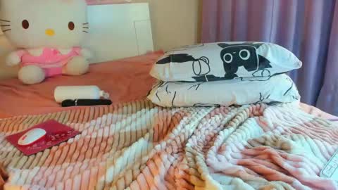 Snapshot of kuraii_ chatting on February 3, 2026, 6:22 am Anna online show from February 3, 2026, 6:22 am