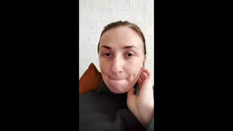 kusia032132 online show from December 17, 2025, 7:47 am