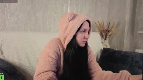 Snapshot of kvetachka chatting on October 17, 2025, 1:53 am Kvetachka Thu-Sun 0900am-1500pmGTM2 online show from October 17, 2025, 1:53 am