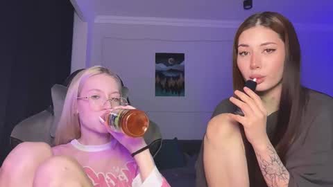 Snapshot of kvetapin chatting on March 25, 2026, 8:04 pm Bella and Alexandra online show from March 25, 2026, 8:04 pm