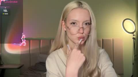 Bella and Alexandra online show from June 16, 2026, 5:26 pm