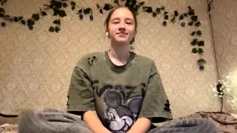 Snapshot of kylaflum chatting on October 18, 2025, 1:23 pm Sophie online show from October 18, 2025, 1:23 pm