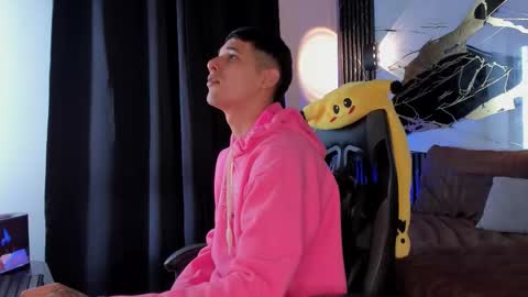 Snapshot of kylesmithx_ chatting on December 15, 2025, 5:01 am kylesmithx_ online show from December 15, 2025, 5:01 am