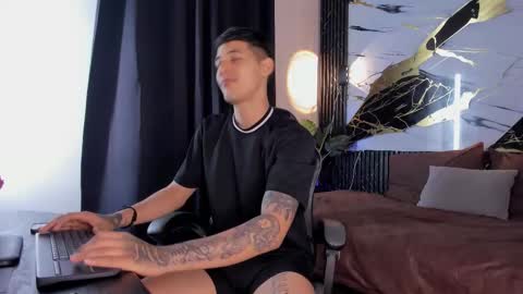 Snapshot of kylesmithx_ chatting on December 20, 2025, 4:19 am kylesmithx_ online show from December 20, 2025, 4:19 am