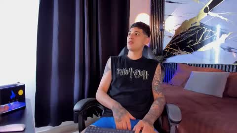 Snapshot of kylesmithx_ chatting on December 23, 2025, 8:23 am kylesmithx_ online show from December 23, 2025, 8:23 am