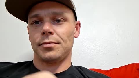 Snapshot of kylespade727 chatting on October 4, 2025, 9:35 pm Thickcock813 online show from October 4, 2025, 9:35 pm