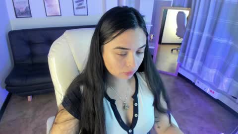 Snapshot of kylie_fire chatting on December 11, 2024, 1:17 pm kylie online show from December 11, 2024, 1:17 pm