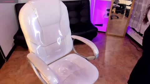 Snapshot of kylie_fire chatting on October 1, 2025, 1:28 pm kylie online show from October 1, 2025, 1:28 pm
