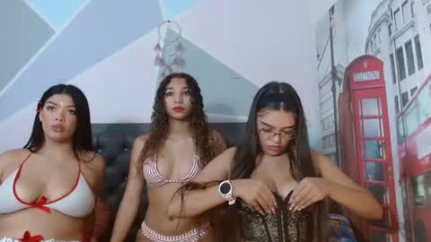 Snapshot of kylie_jenner18 chatting on November 18, 2025, 2:43 pm kylie_jenner18 online show from November 18, 2025, 2:43 pm